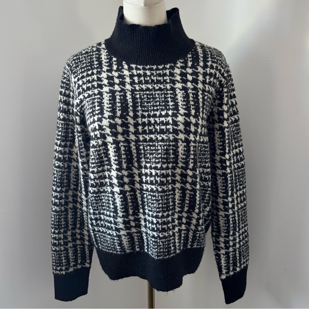 Vero Moda Black and White Houndstooth Plaid Mock Neck Sweater